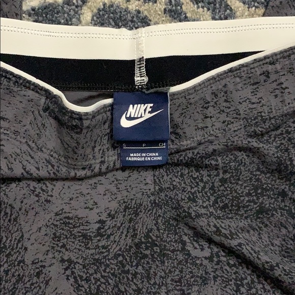 Nike Printed Leggings - Picture 3 of 5